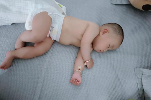 张家界怀孕多久会显肚子